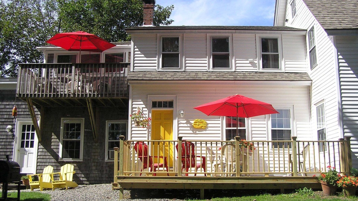 Rockland Apartment | Elegant 2-Bedroom Apartment in Historic 1862 Sea Captain's House. Pets welcome.