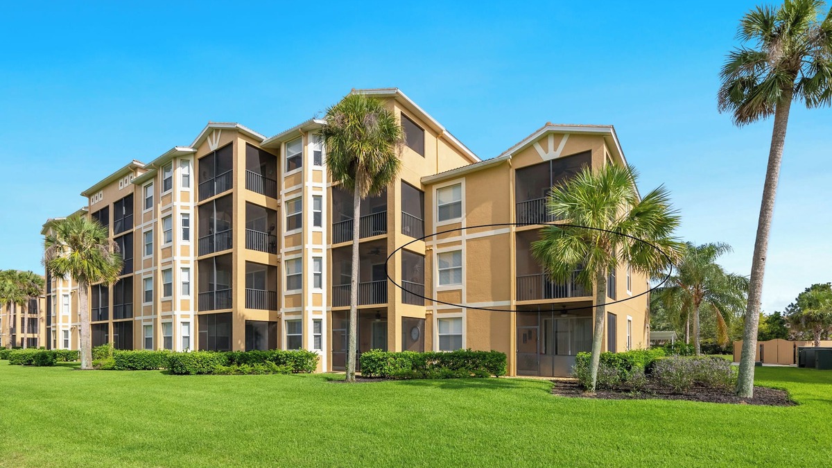 Braden River Condo | Elegant 2-bedroom Condo with Picturesque Pond and Golf Course Views