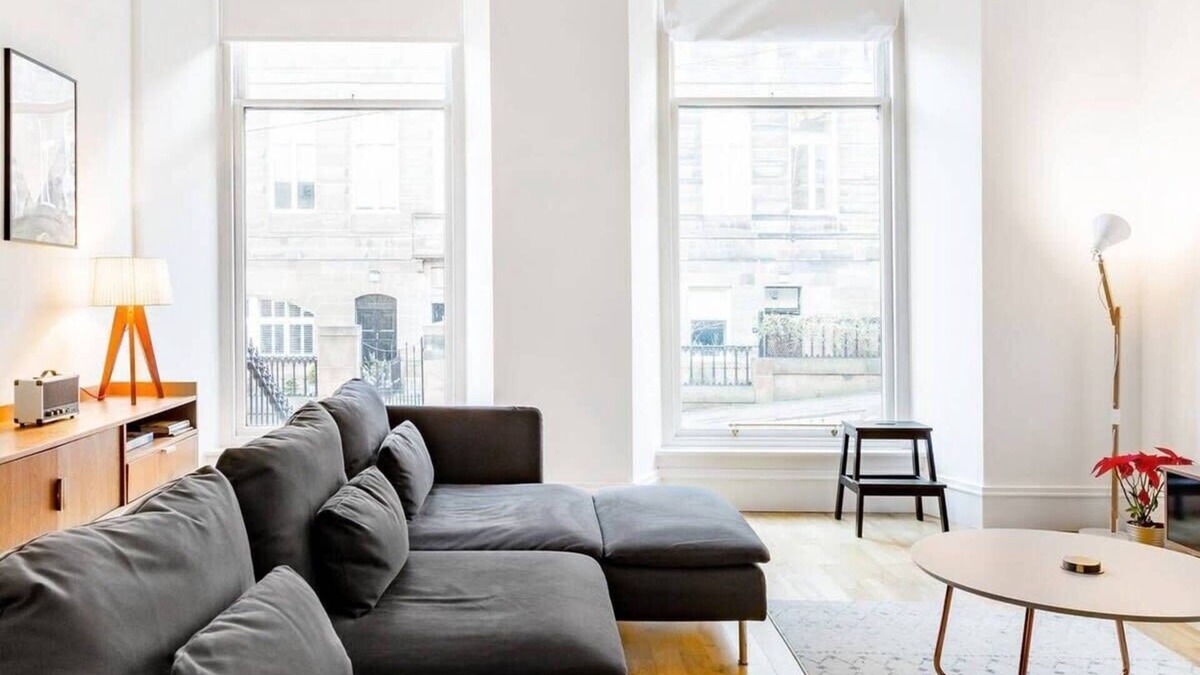 North West Apartment | Elegant 2 Bedroom Apartment in West End