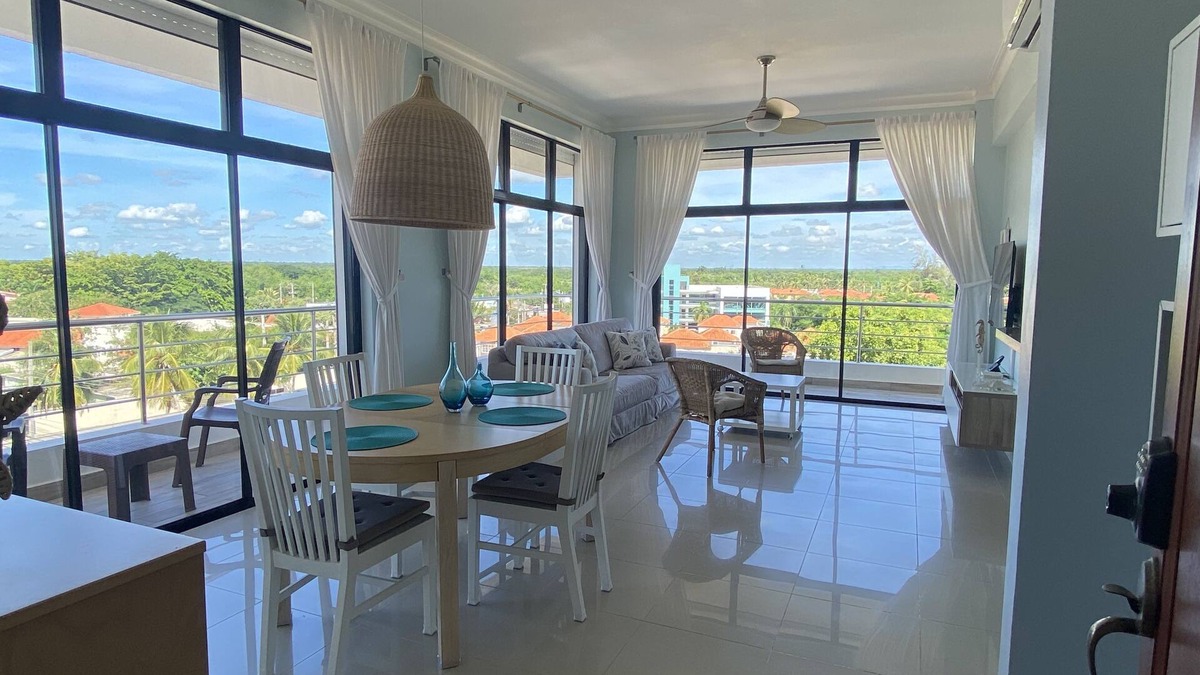 Villas Del Mar Apartment | Elegant 2-BR Ocean View Apt. Pool, Jacuzzi, Just Walk to Beautiful Sandy Beach