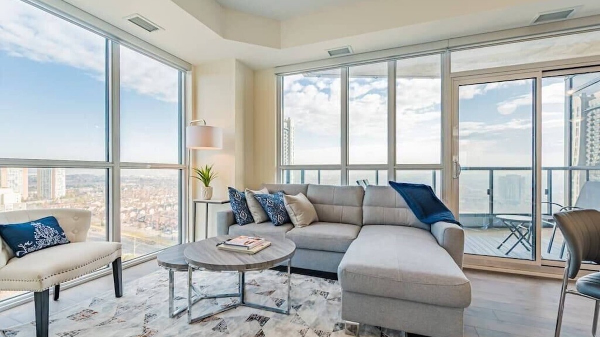 Hurontario Condo | Elegant 2BR-2BATH Condo, Parking, City View