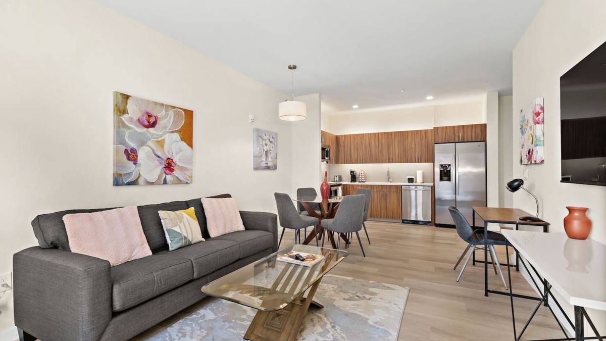 Newark Apartment | Elegant ! 2BR Free Parking ! 30 min to NYC !