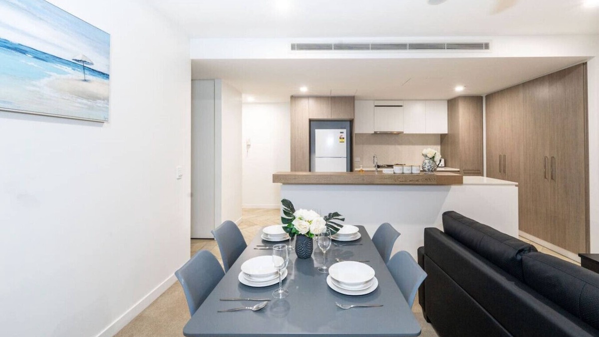 Eagle Farm Apartment | Elegant 2BR Retreat in Hamilton