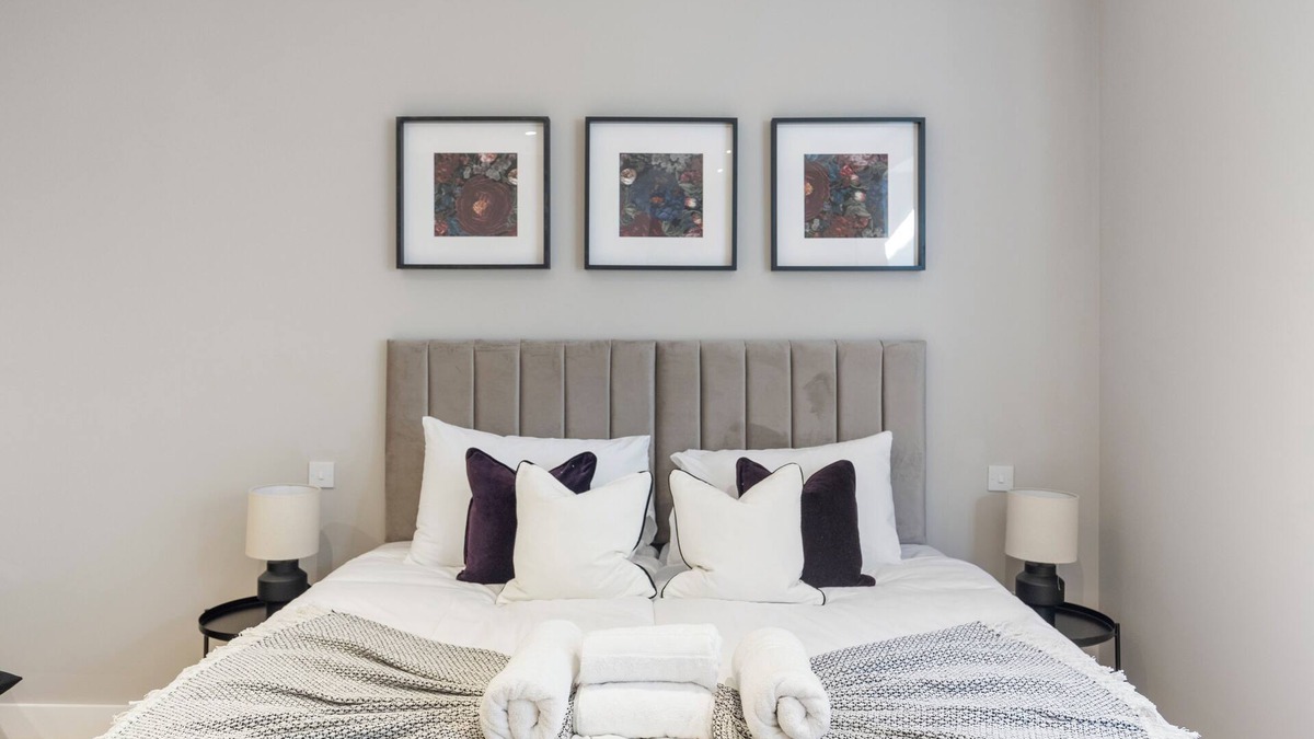 Golders Green Apartment | Elegant 2BR | Sleeps 6 | Hotel-Style Comfort