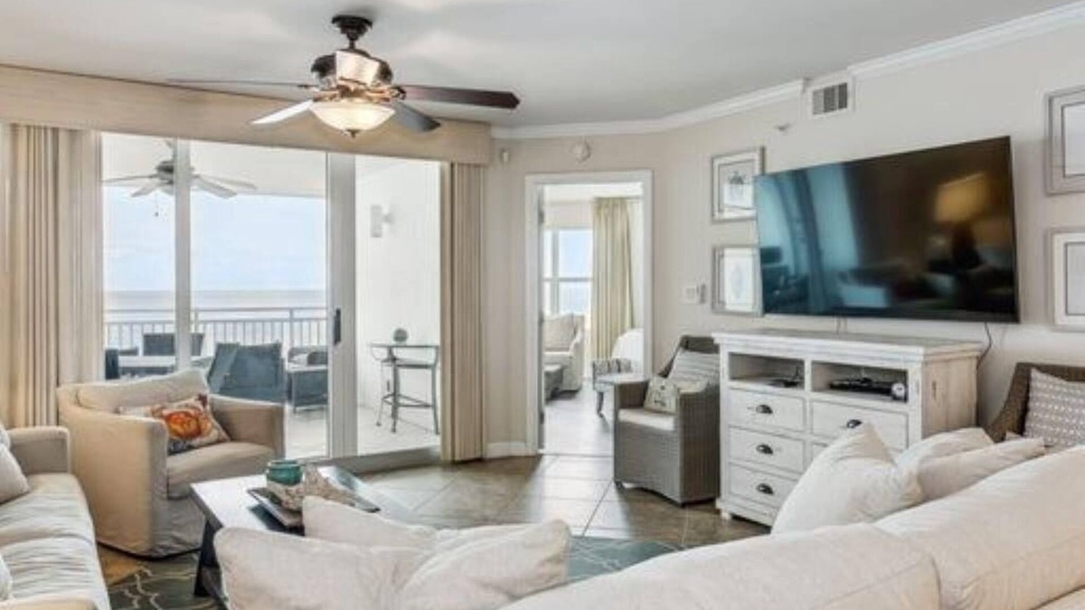 Parasol West Condo | Elegant 3/3 Condo With Panoramic Views!