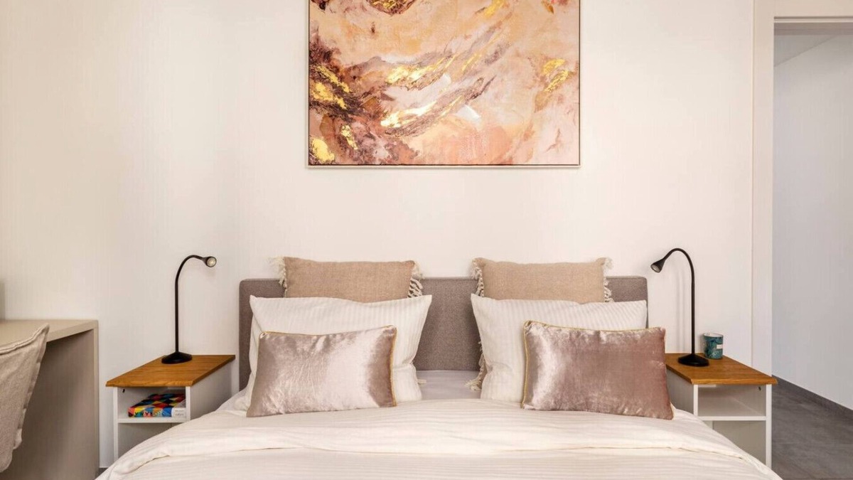 Lugano Apartment | Elegant 3.5-room air-conditioned apartment with free parking space