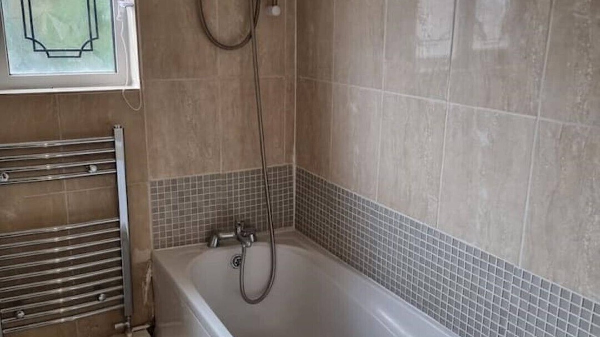 Dagenham House | Elegant 3-Bed Home with free wi fi & free parking