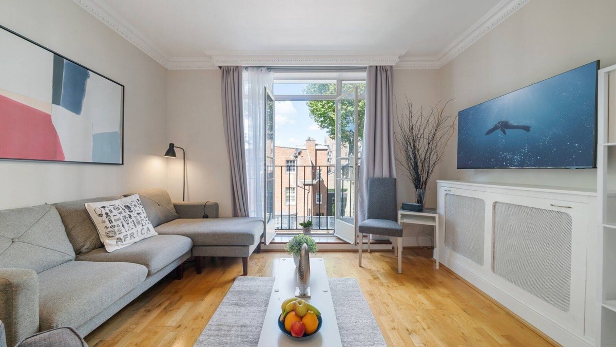 Lancaster Gate Apartment | Elegant 3-bed home with balcony