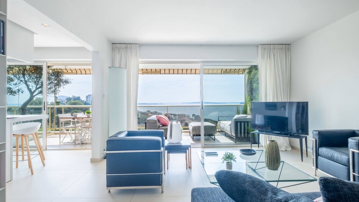 Cannes La Bocca Apartment | Elegant 3-Room Apartment with Terrace, Pool & Island Views