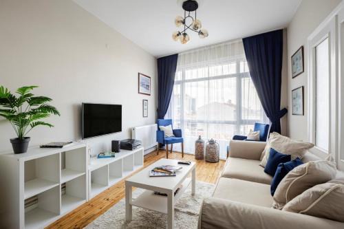 Moda Apartment | Elegant 3bd Bosphorus Views Chic Kadkoy Home #384