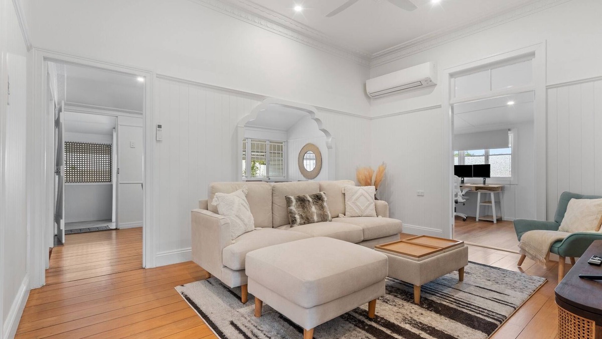 Newmarket House | Elegant 4-Bed Home Near Shops & Dining
