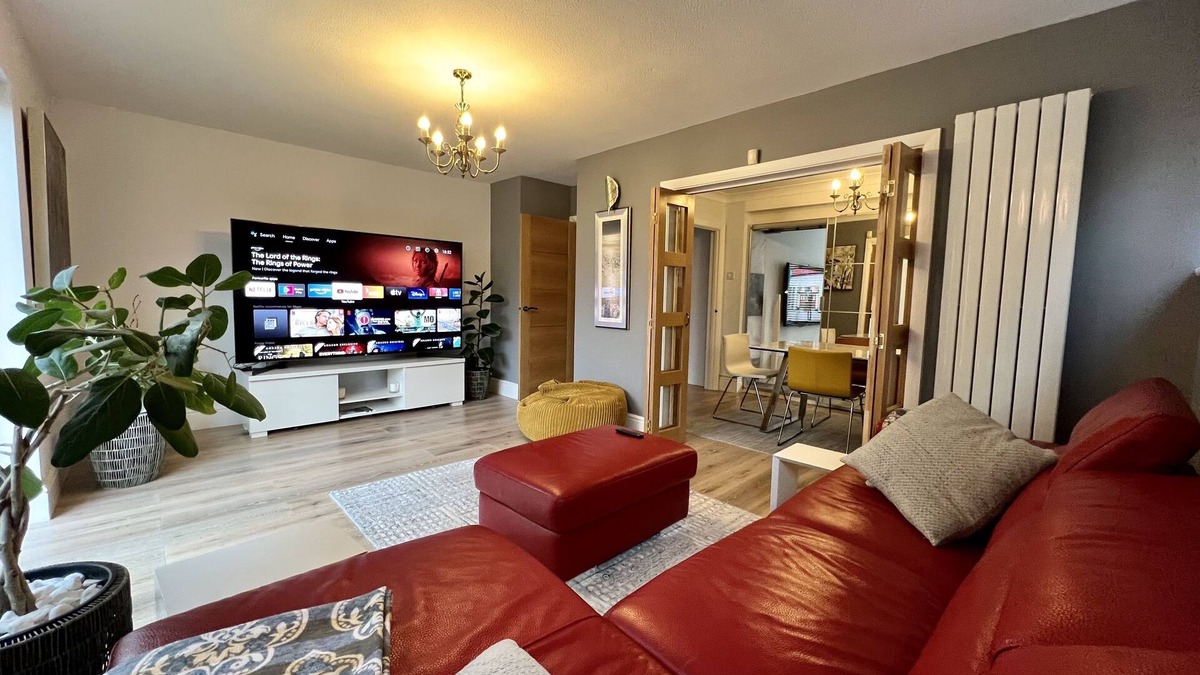 Petts Wood and Knoll House | Elegant 4 Bedroom Detached House