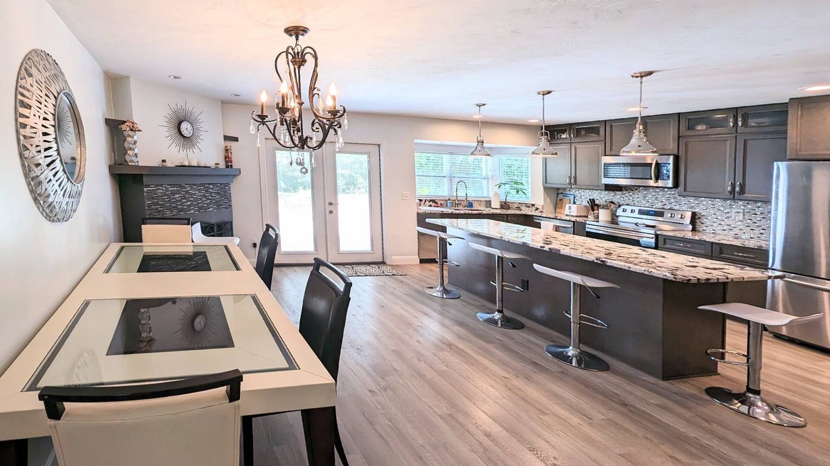 Tallahassee House | Elegant 4 Bedroom Pool House