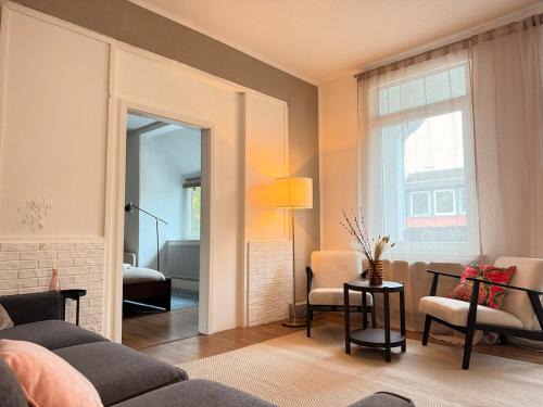 Burgeresch Apartment | Elegant 4BR Apartment near Citycenter with Balcony