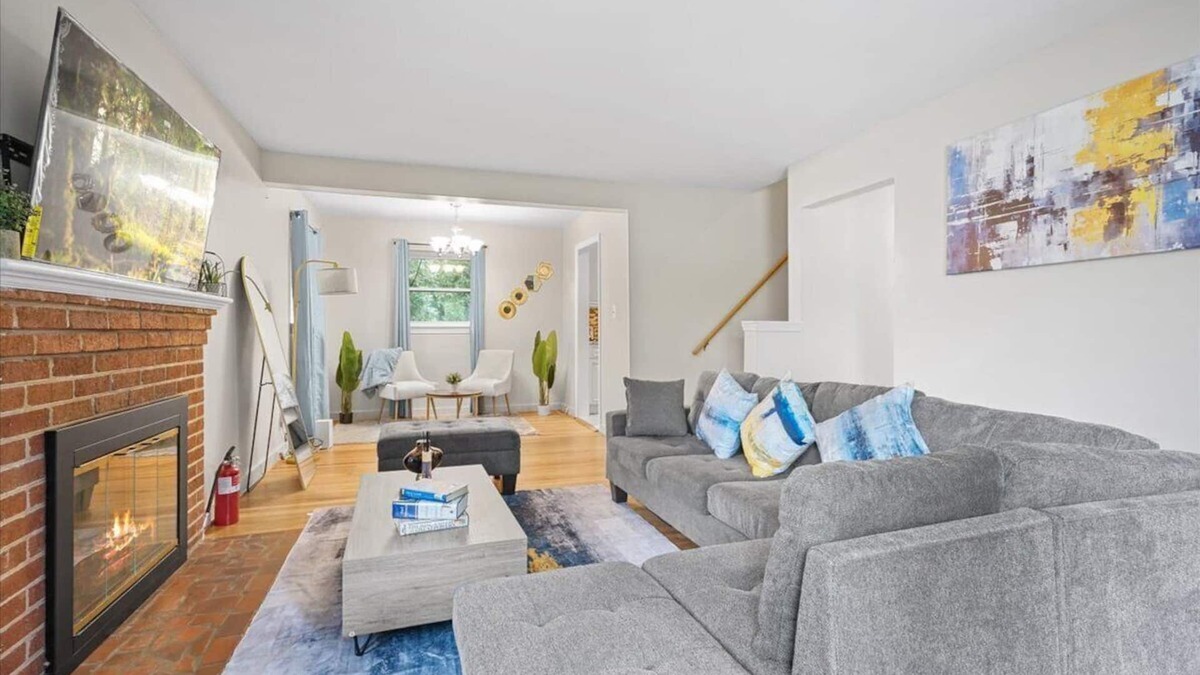 Arlington House | Elegant 5-Bedroom Retreat: Prime Location, Minutes from DC & Top Attractions