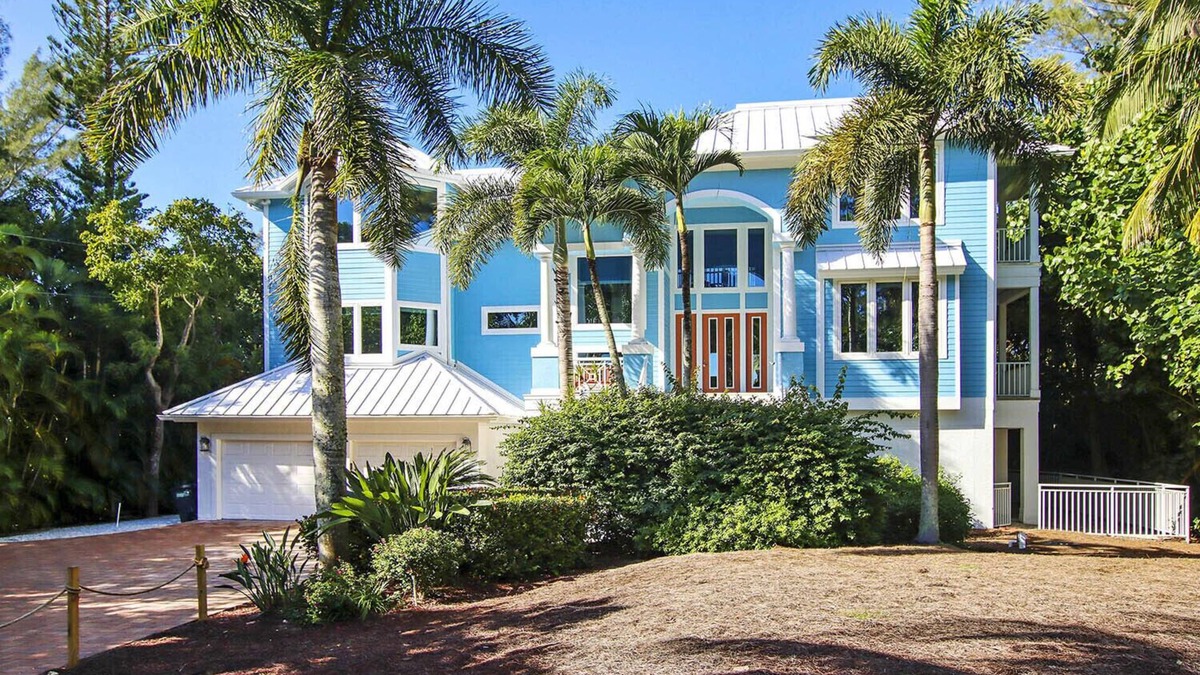 Captiva House | Elegant 5BR Beachfront Estate with Elevator, Private Pool & 3 Kings