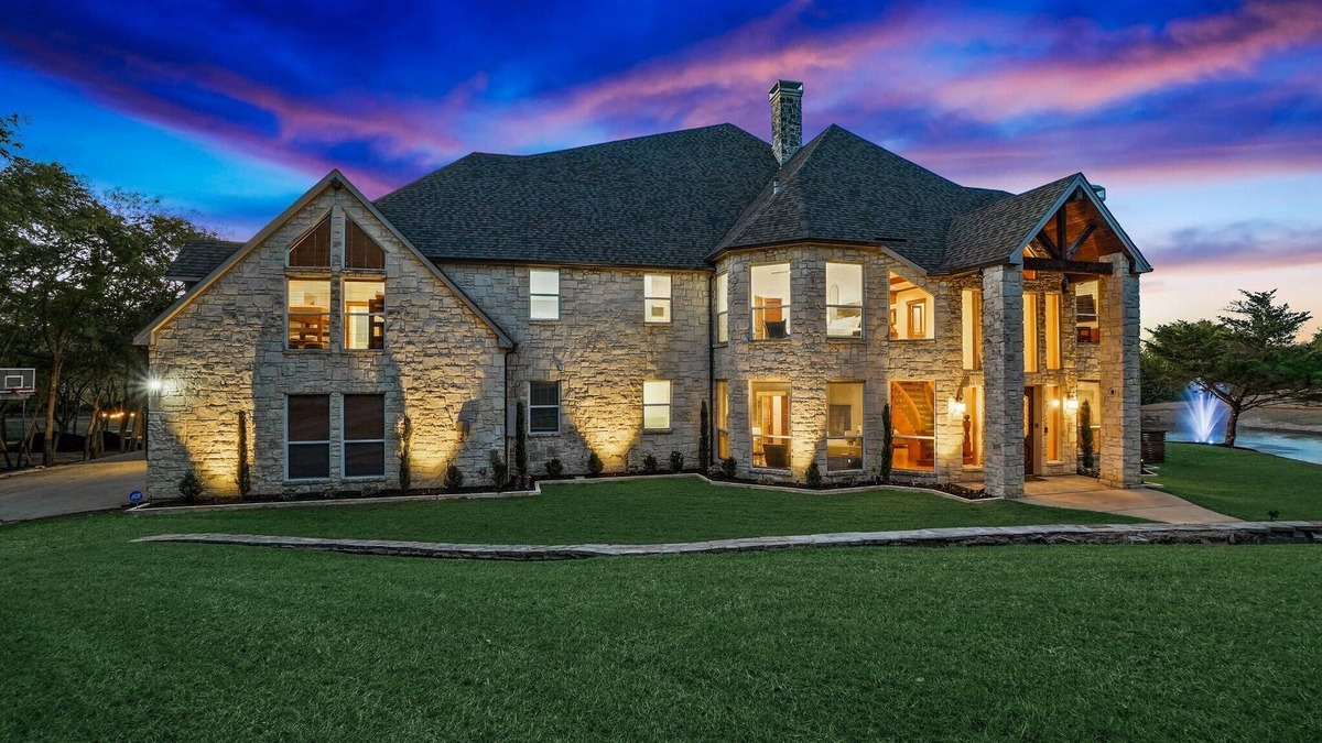 Garland House | Elegant 6BR Mansion on 22 Acres w/Pool & Creek