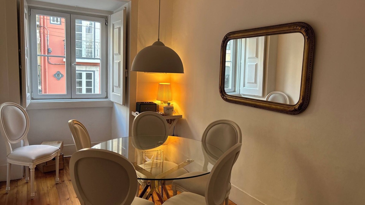 Misericordia Apartment | Elegant and Bright Apartment in the Heart of Lisbon