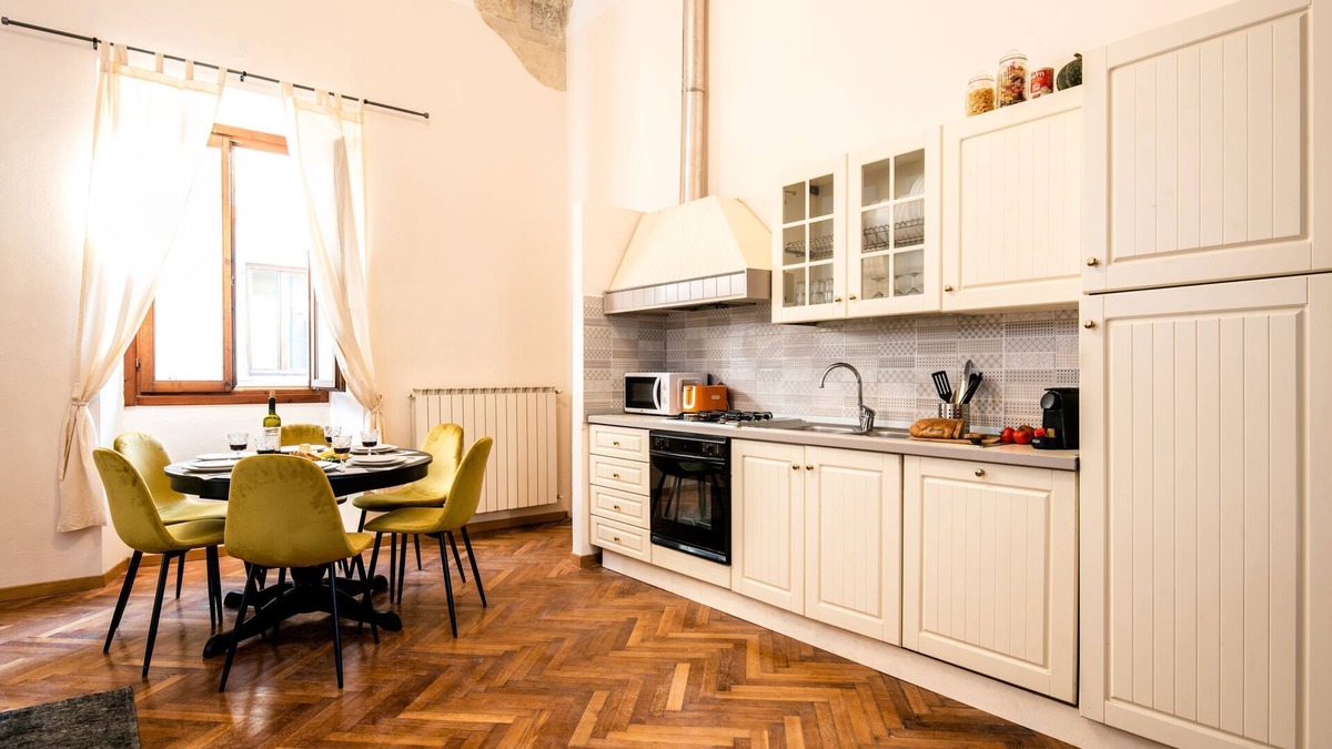 Santissima Annunziata Apartment | Elegant and historic 3-Bedroom in city center