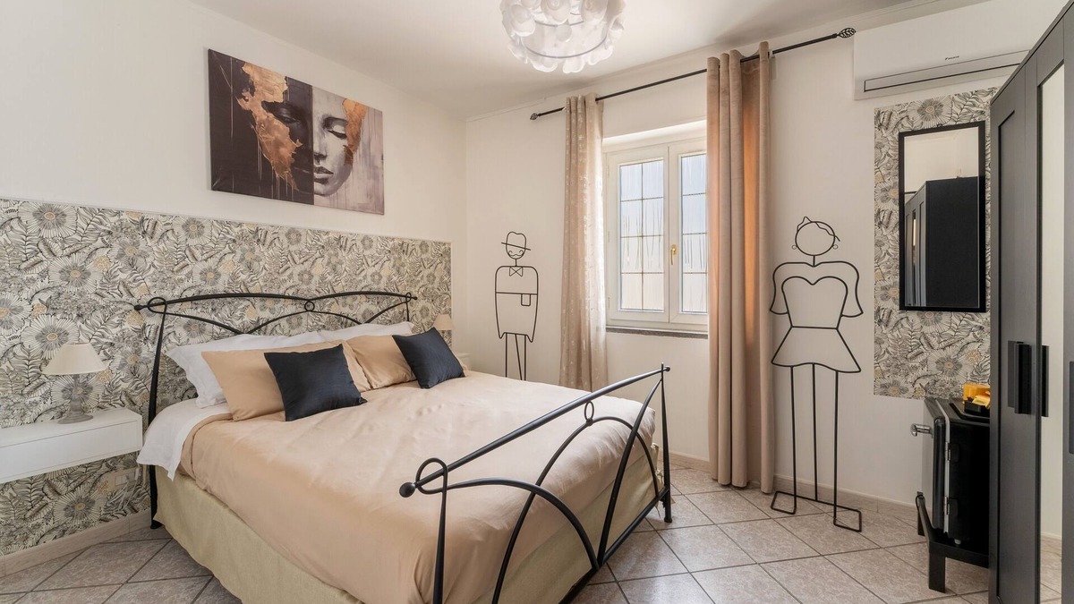 Ciampino House | Elegant and Romantic Ground Floor Suite - 18 minutes from Rome