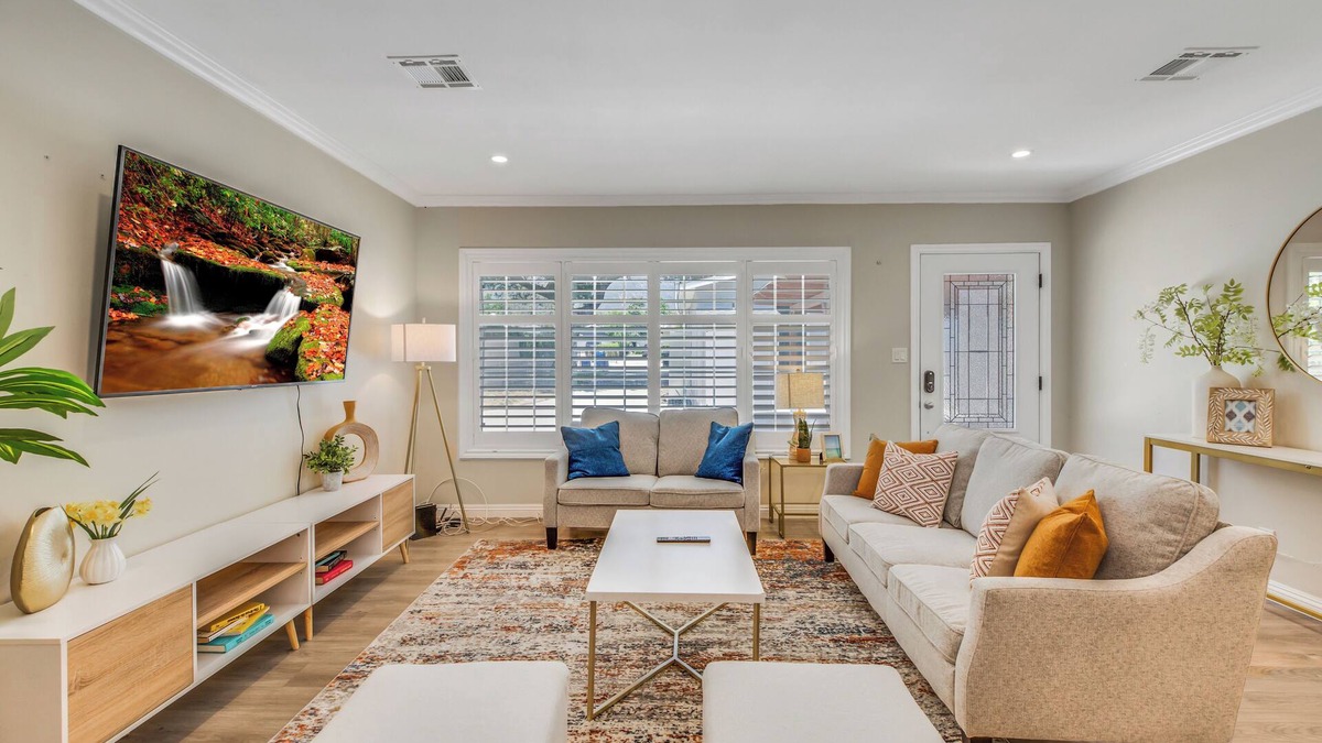 Monrovia House | Elegant and Stylishly Crafted Modern Home