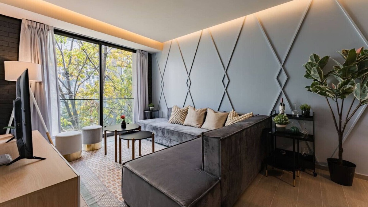 Del Valle Apartment | Elegant Apartment with Balcony and City Views