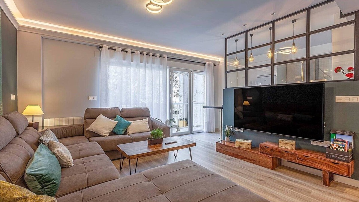 Central District Condo | Elegant apartment ideal for families at 15min from Alhambra. 3 bathrooms, optional parking.