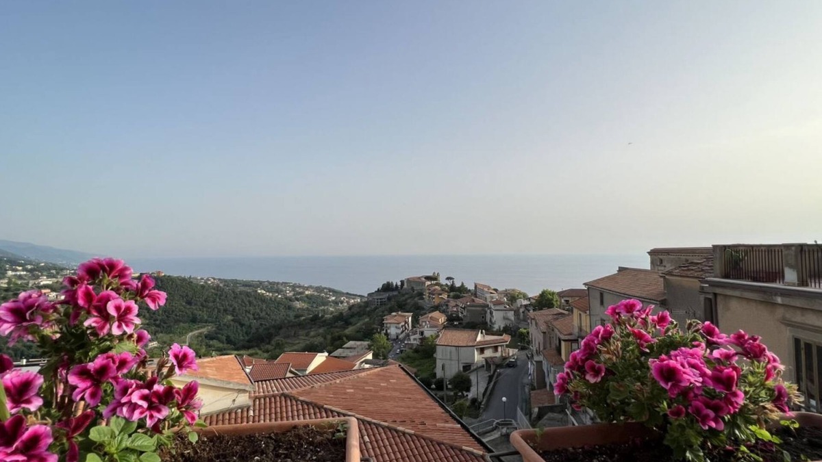 Fuscaldo Apartment | Elegant apartment in the historic center of Fuscaldo