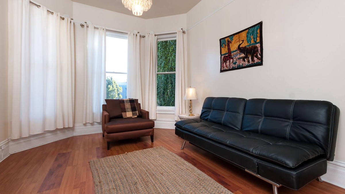 Ralph Bunche Apartment | ELEGANT APARTMENT IN VICTORIAN