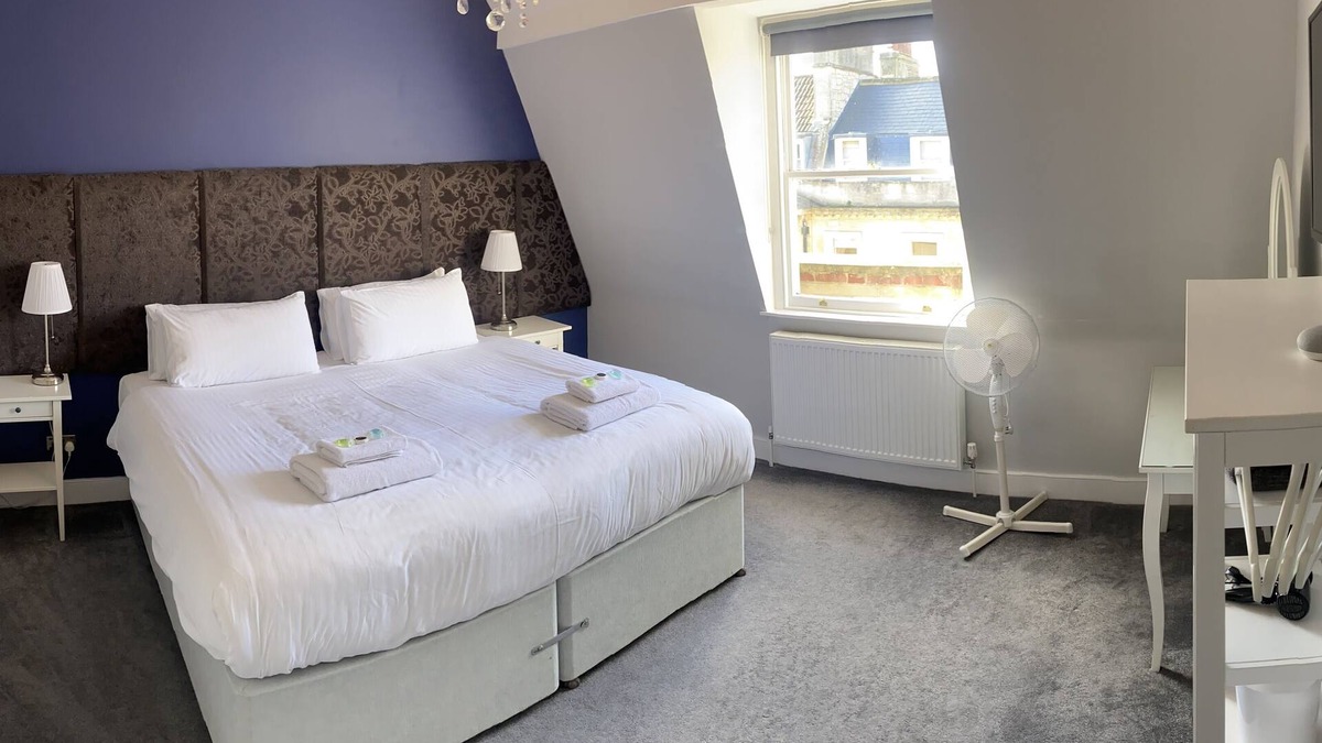 Bath Apartment | Elegant apartment steps from Roman Baths & Abbey