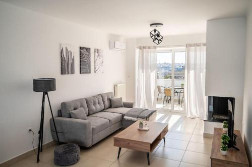 Keratsini-Drapetsona Apartment | Elegant apartment with breathtaking cityscape view (Drap F5)