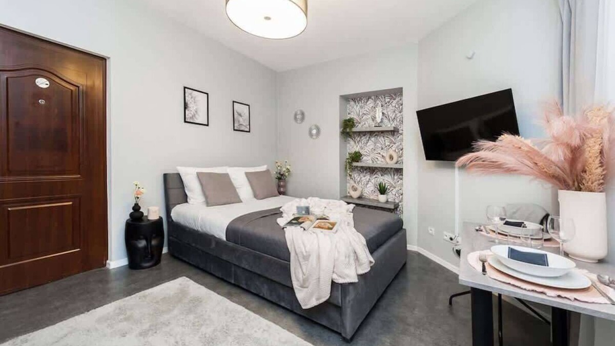 Wesoła Zachod Apartment | Elegant Apartment with View of the Old Town