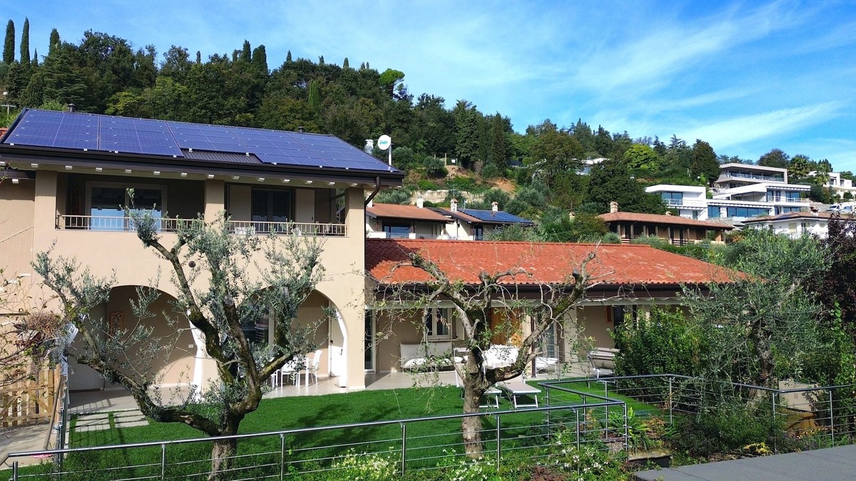 Puegnago del Garda Apartment | Elegant Apt 1 in Villa with Pool and garden - Lake 5 Minutes walks