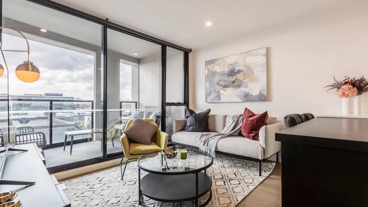 Richmond Apartment | Elegant & Charming Apt in Vibrant Richmond