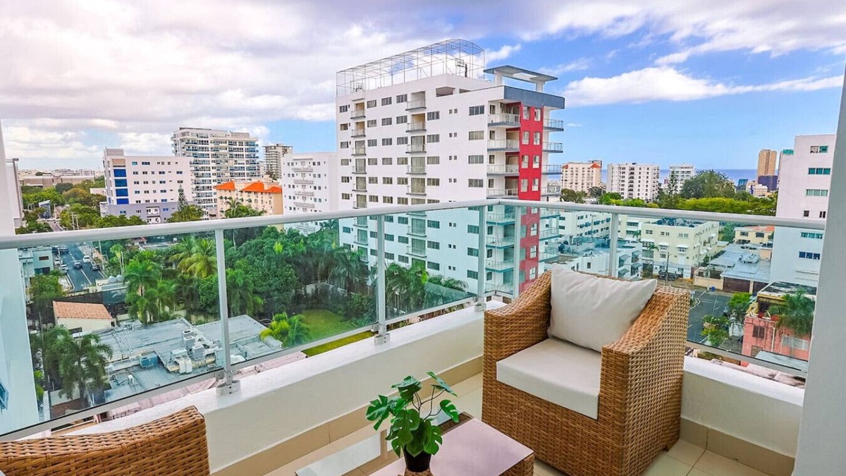 Downtown Santo Domingo Apartment | Elegant City Center 2BD Apt, King Bed, Full AC, Fast Wi-Fi, Pool, Near all