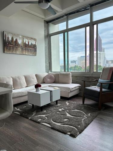 Almont Apartment | Elegant City Escape ,Steps to Hotspots