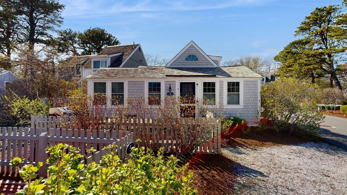 Mashpee House | Elegant coastal cottage with a full kitchen & patio - steps from private beach