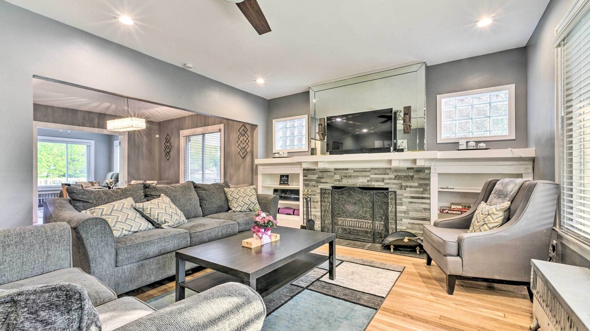 New Center Detroit House | Elegant Detroit Home w/Yard ~ 5 Mi to Dtwn!
