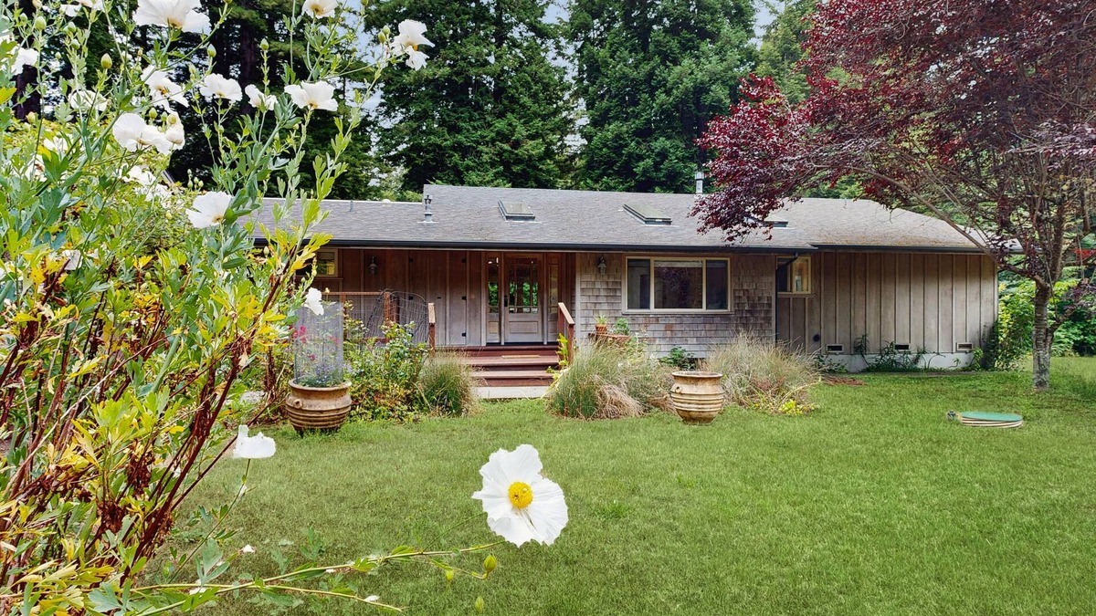 Mendocino House | Elegant, dog-friendly home among redwoods w/large deck & incredible forest view