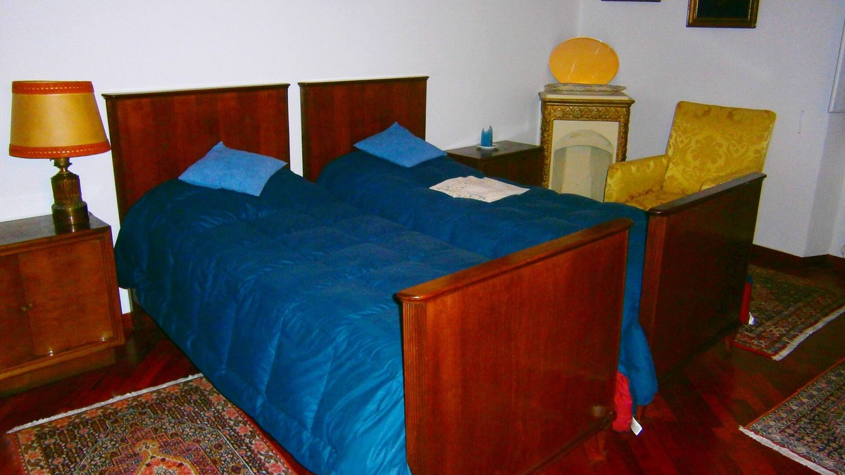 Oltrarno Apartment | Elegant double single use too room in Florence in central shared flat
