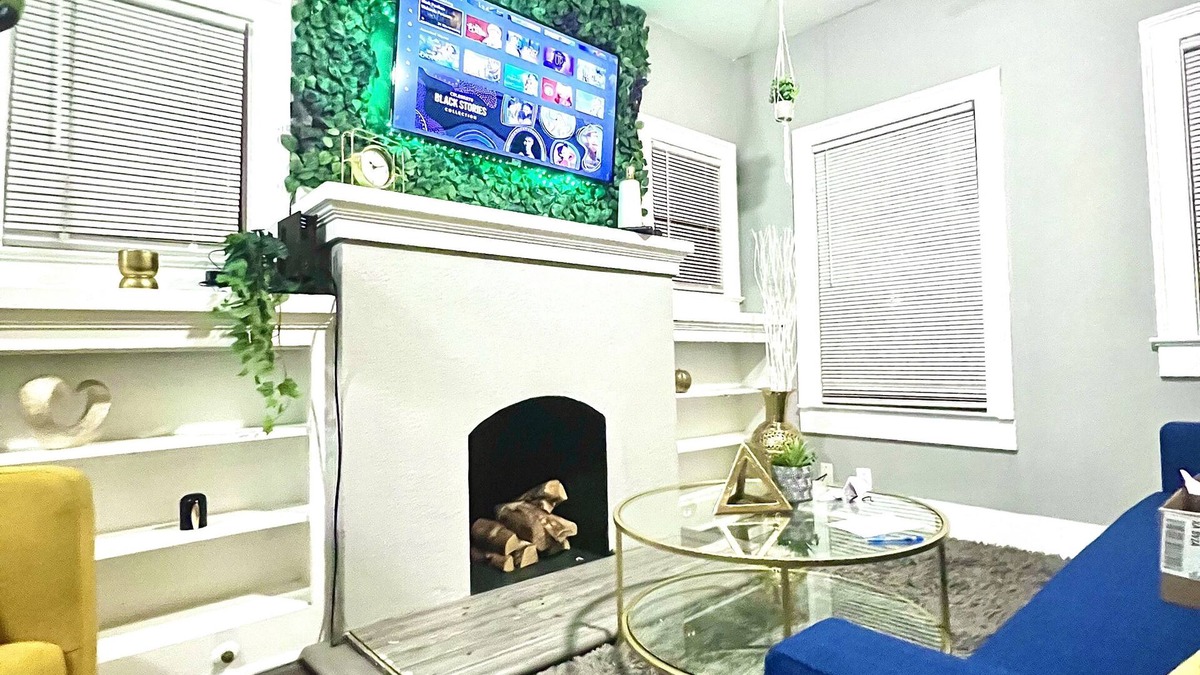 Southside House | Elegant Downtown Cottage Perfect For Long Stays