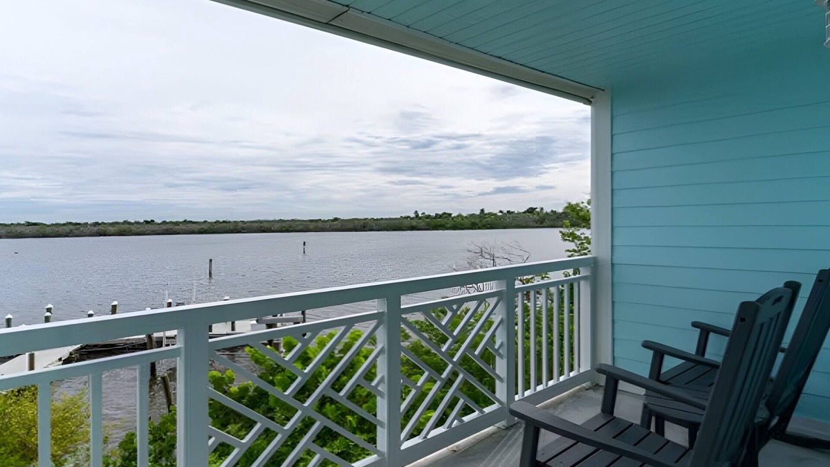 Captiva Hotel | Elegant Escape | Bay View Unit w/Balcony | Fam-Friendly | Free Parking | Pool