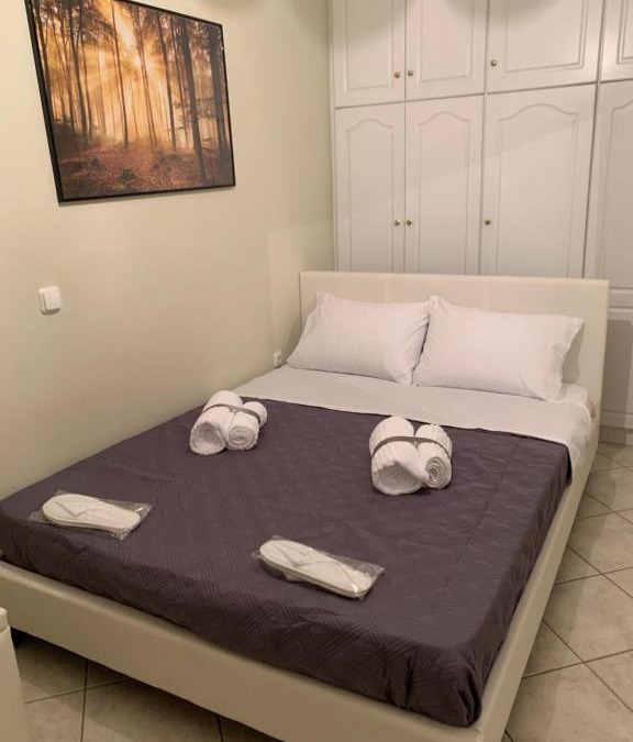 Elliniko-Argyroupoli Apartment | Elegant Escapes 3