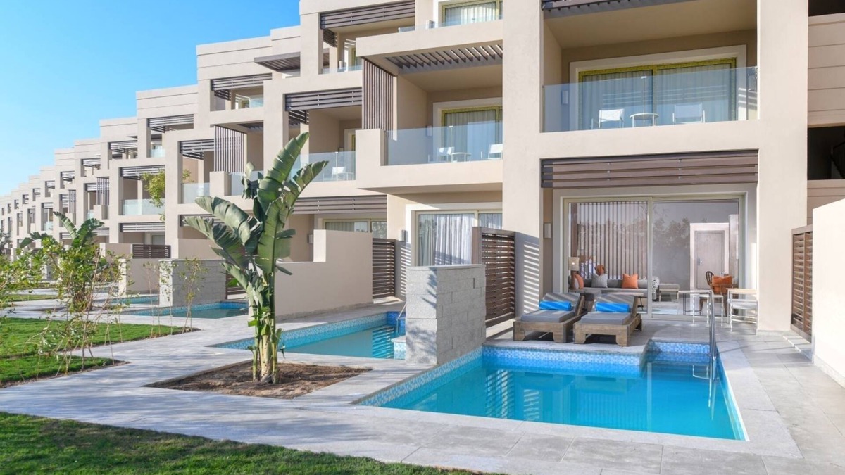 Soma Bay Hotel | Elegant Executive Stay for Groups | 2 Suites w/Swim-Up Pool Access & Lounge