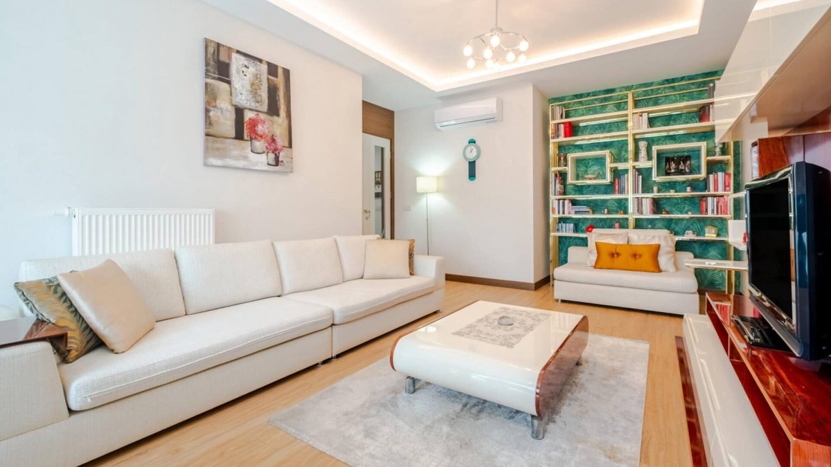 Kartal Apartment | Elegant Flat with Balcony in Kartal