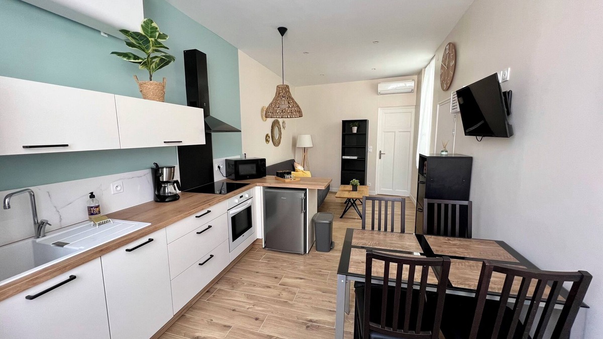 Palavas-les-Flots Apartment | Elegant, fully-equipped, quiet family apartment just a stone's throw from the sea