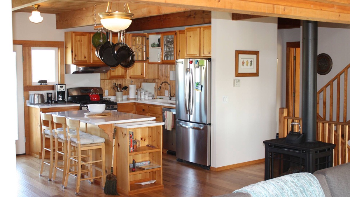 Freeland House | Elegant get-away with breathtaking views of the water, beach, and wetlands