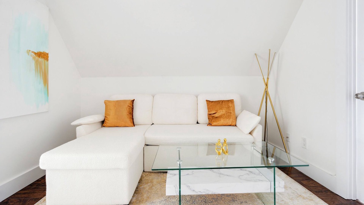 White Plains Apartment | Elegant Hideaway Free Parking
