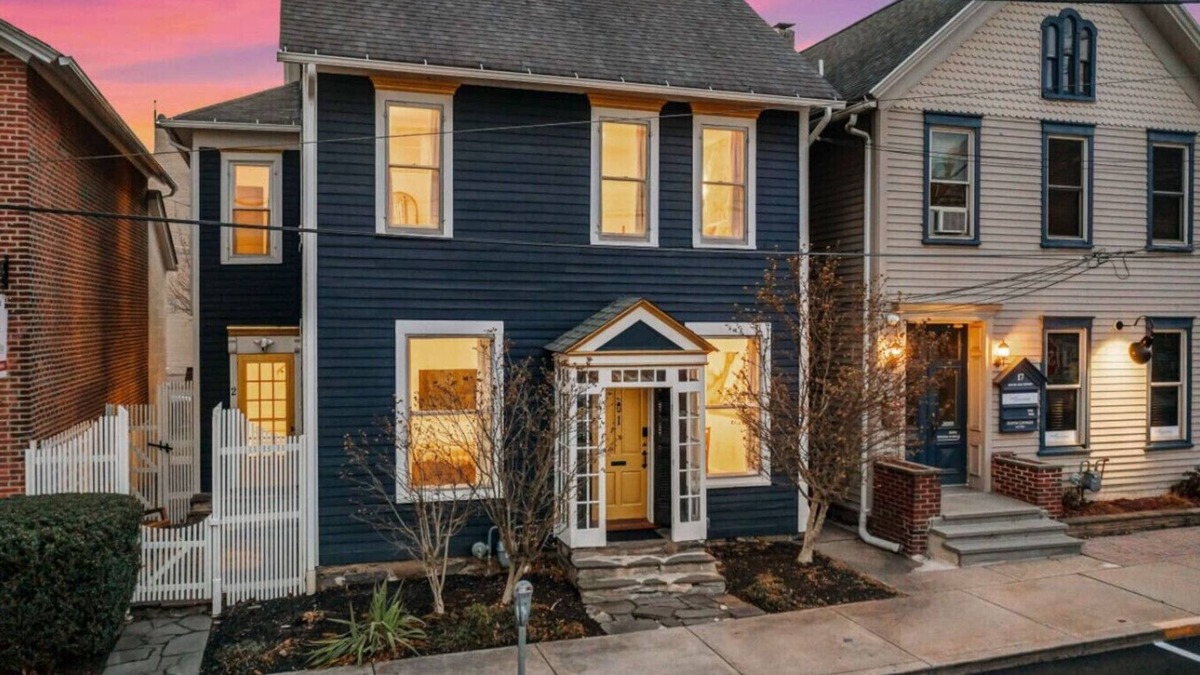 Stroudsburg Apartment | Elegant Historic 5BR Home in Downtown Stroudsburg
