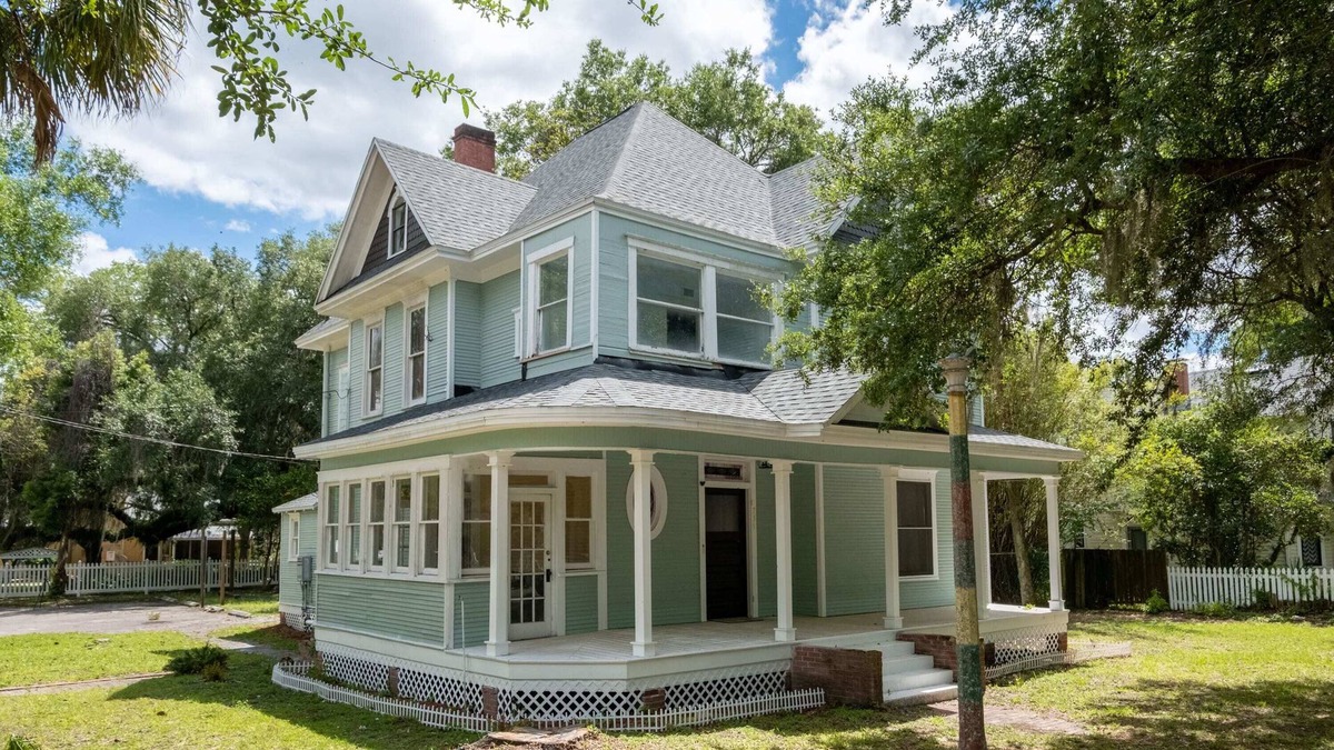 Gainesville Villa | Elegant Historic VIlla with Guest Home~7BD~Near UF